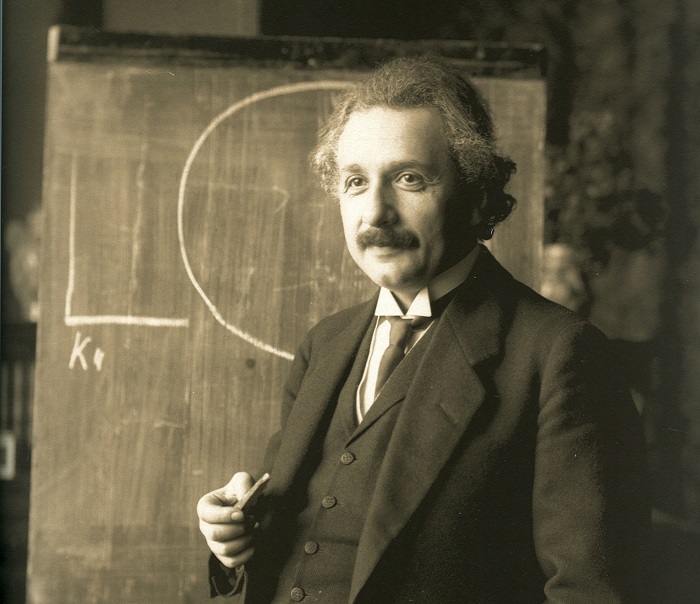 http://russian7.ru/wp-content/uploads/2014/03/Einstein_1921_by_F_Schmutzer.jpg