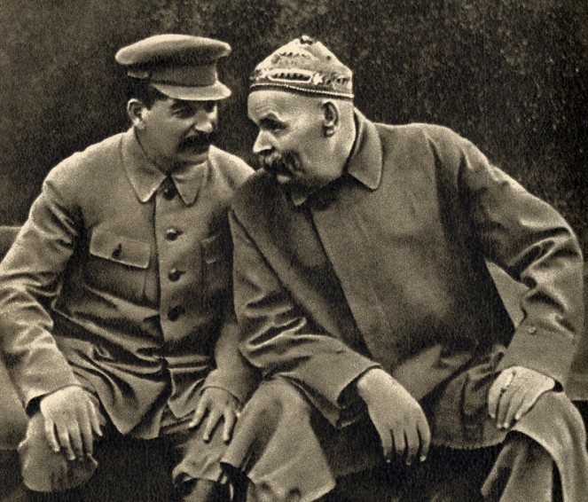 http://russian7.ru/wp-content/uploads/2014/03/Joseph_Stalin_and_Maxim_Gorky_1931-663x566.jpg