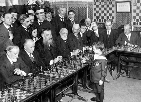 http://russian7.ru/wp-content/uploads/2014/04/samuel-reshevsky-chess.jpg