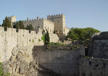 http://russian7.ru/wp-content/uploads/2014/06/Castle_at_Rhodes.jpg