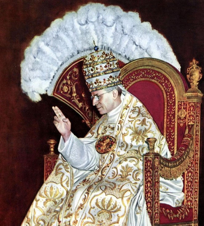 Чем православие отличается от католицизма 800px-Papst_Pius_XII._Kr%C3%B6nung_1939JS-663x732