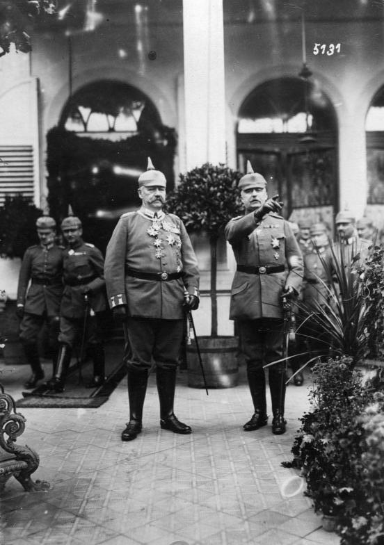 Scherl: Hindenburgs 70.Geburtstag. Hindenburg und Ludendorff b.[ei] d.[er] Feier im Großen Hauptquartier in Bad Kreuznach