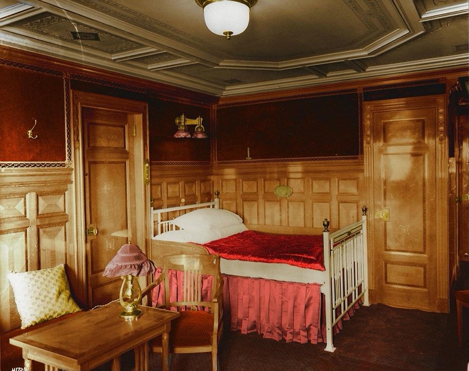 First-class-room-B-59-decorated-in-the-Modern-Dutch-style.