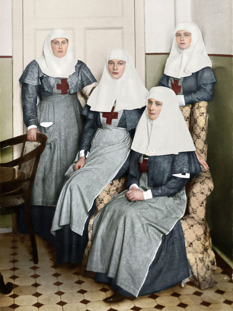 Romanov-Sisters-And-Their-Mother-Tsarina-Alexandra-Working-In-A-Military-Hospital-During-Worl-War-I-767x1024