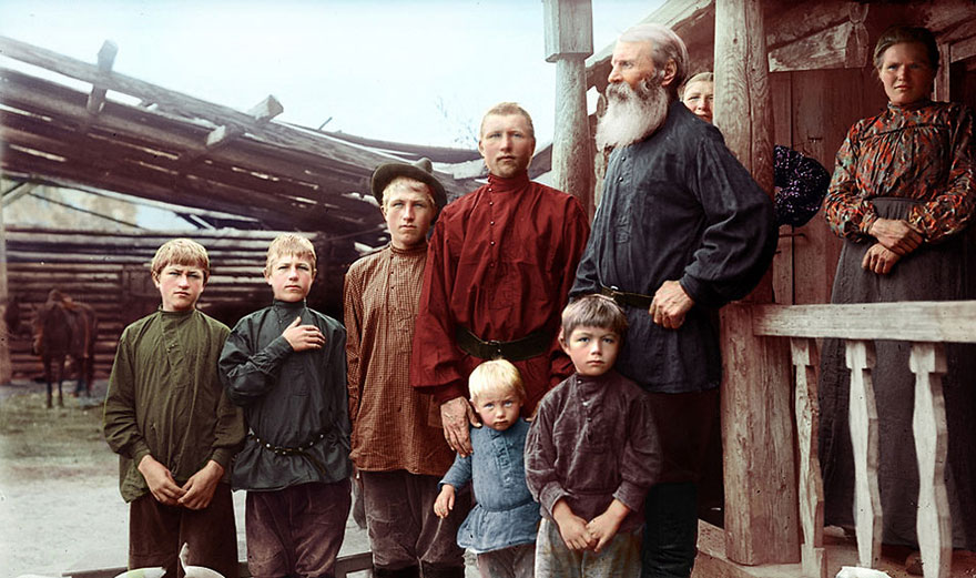 Russian-Family-Ekaterinburg-Region-Siberia-In-The-Late-19th-Century