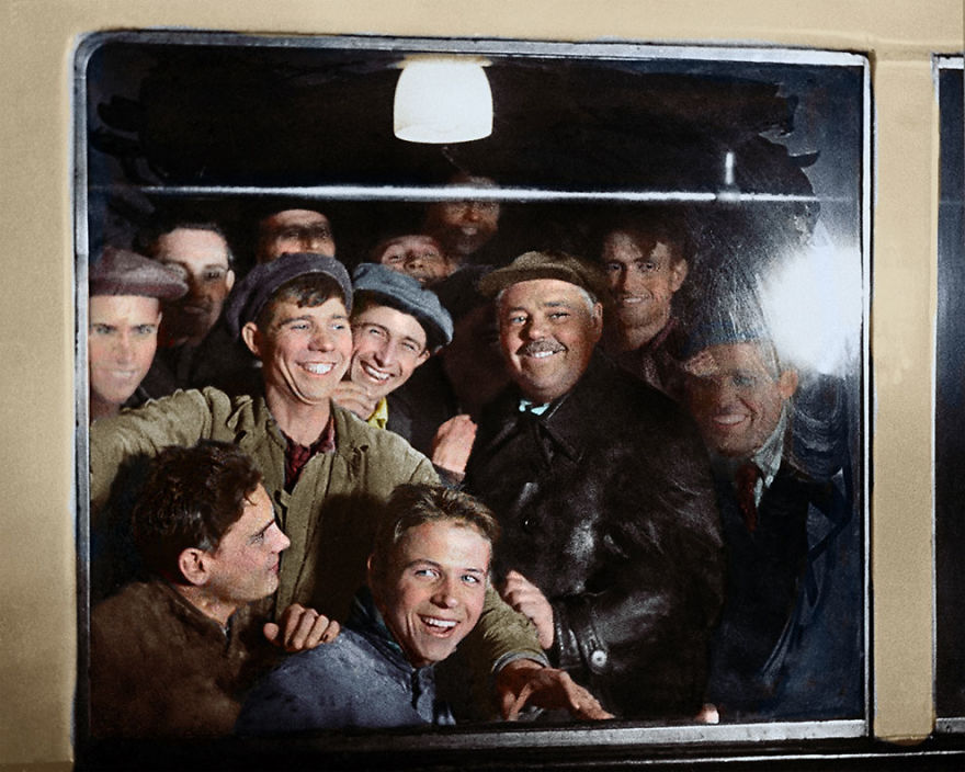 The-First-Passengers-Of-The-Moscow-Metro-1935