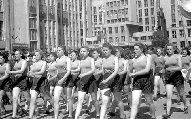 «Готовим будущих героев»: зачем нужны были парады физкультурников в СССР