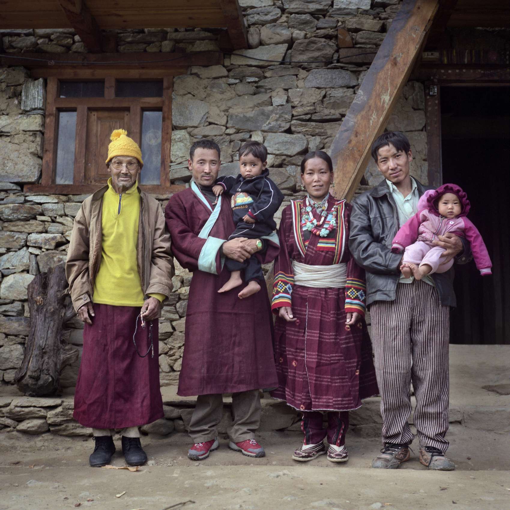 Иметь много мужей. Полиандрия в Тибете. Полиандрия в Непале. Дельфийская полиандрия Тибет. Многомужество в Тибете.