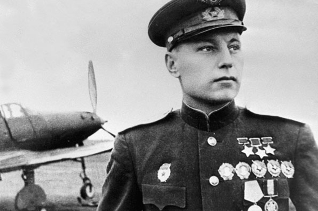 Зачем Александр Покрышкин в первый день войны сбил советский самолёт
