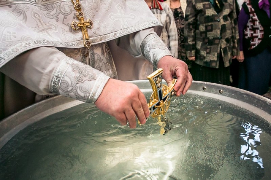 Чего ни в коем случае нельзя делать с крещенской водой, рассказали челябинцам