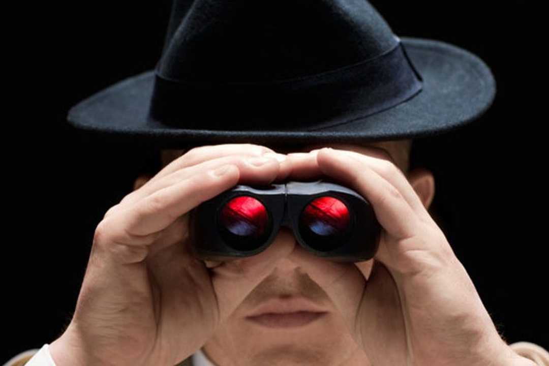 Через него шпионы. Шпион. Через него шпионы. Человечек шпион. Телефон шпион.