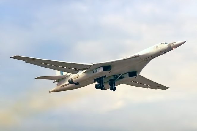 Ту-160 против В-12: чем «Белый лебедь» лучше американского «Лансера»