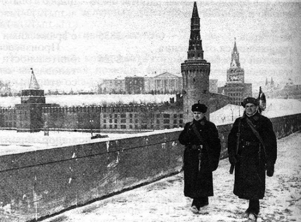 Сколько раз бомбили Московски Кремль во время Великой Отечественной