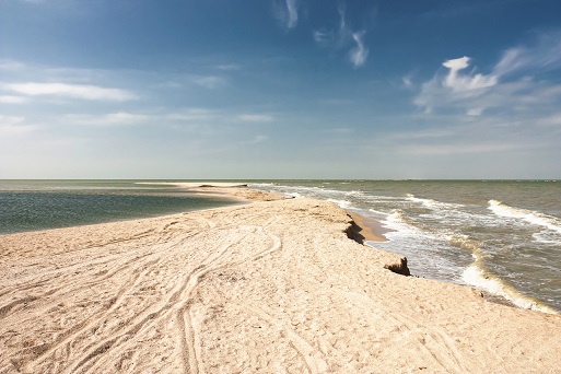 Дно азовского моря без воды: радиоактивные пески азова