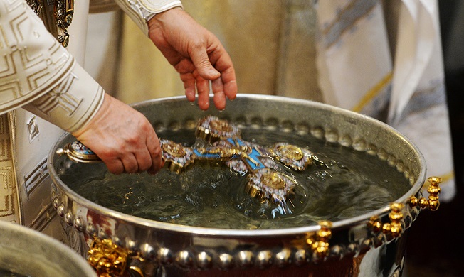 Богоявленская и Крещенская вода