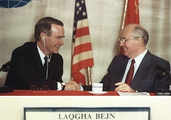 «Холодная война»: как предательство Горбачёва завершило противостояние США и СССР