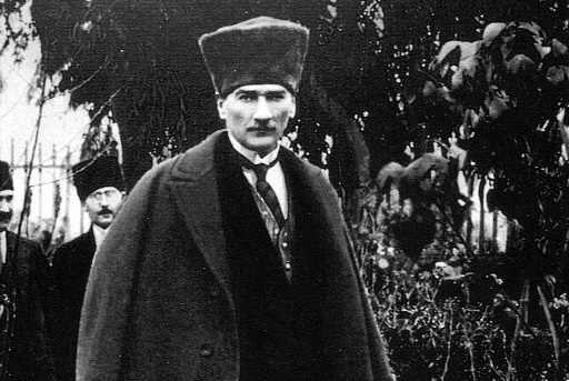 Зачем Ленин помог туркам создать своё государство