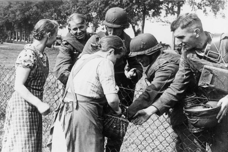 Что делали немцы с пленными женщинами фото