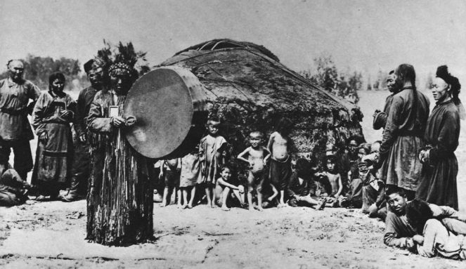 Почему советская власть запретила шаманам проводить свои ритуалы