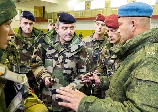 Берет ВДВ: почему только у российских десантников он голубой