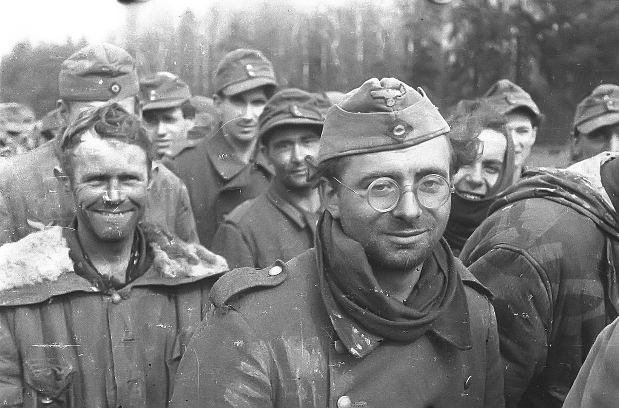 Группа пленных немцев 1945