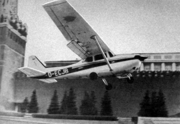 Полёт Матиаса Руста в 1987 году: кому он был выгоден