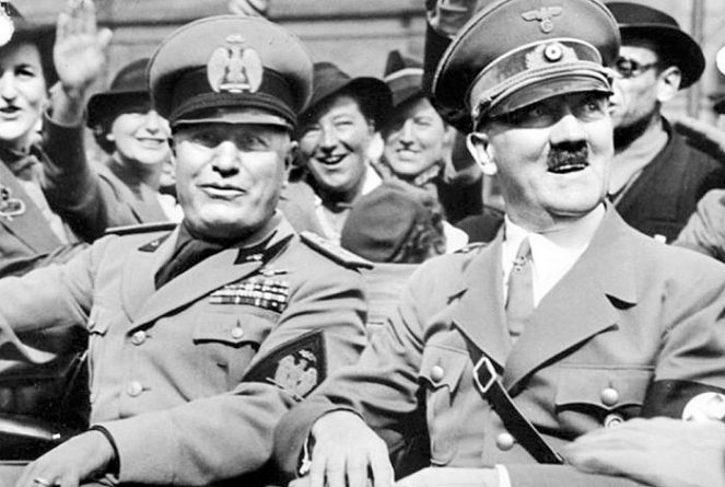 «Это просто болтливый монах»: почему Муссолини не любил Гитлера