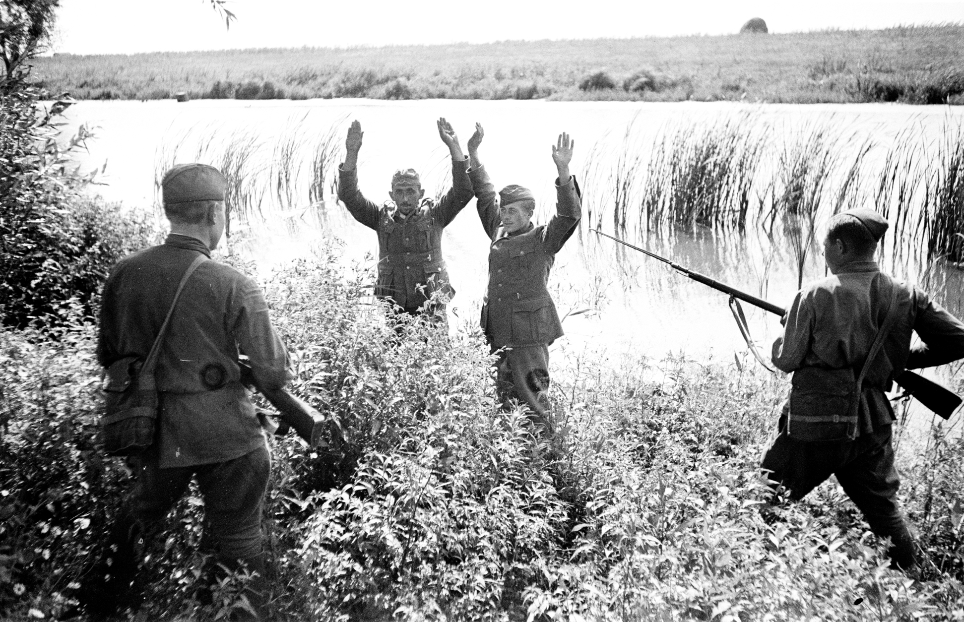 Красноармейцы сдаются в плен 1941
