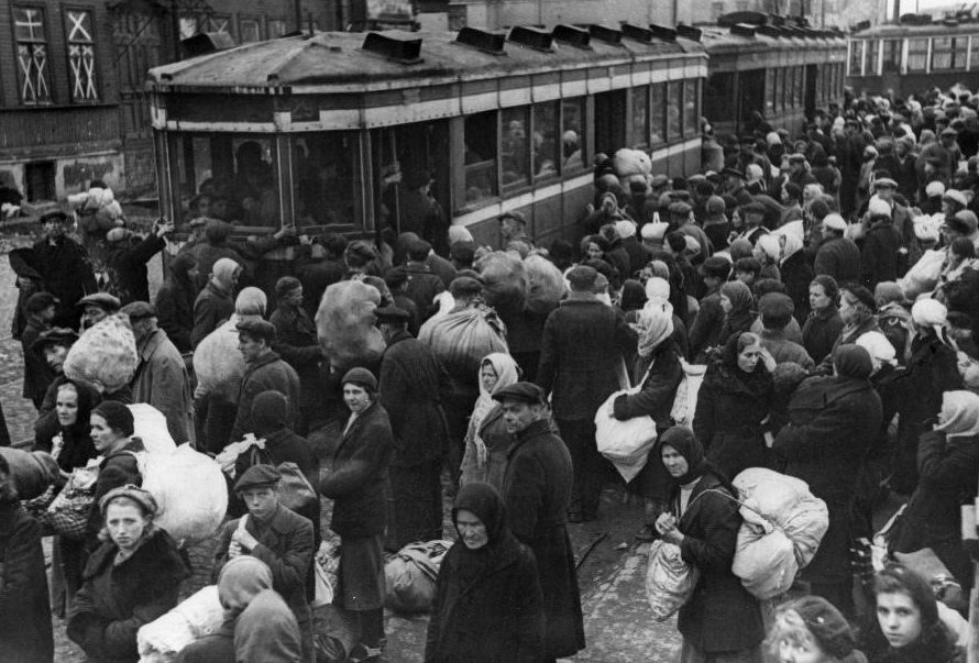 Эвакуация в первые месяцы войны проводилась по единому плану имела