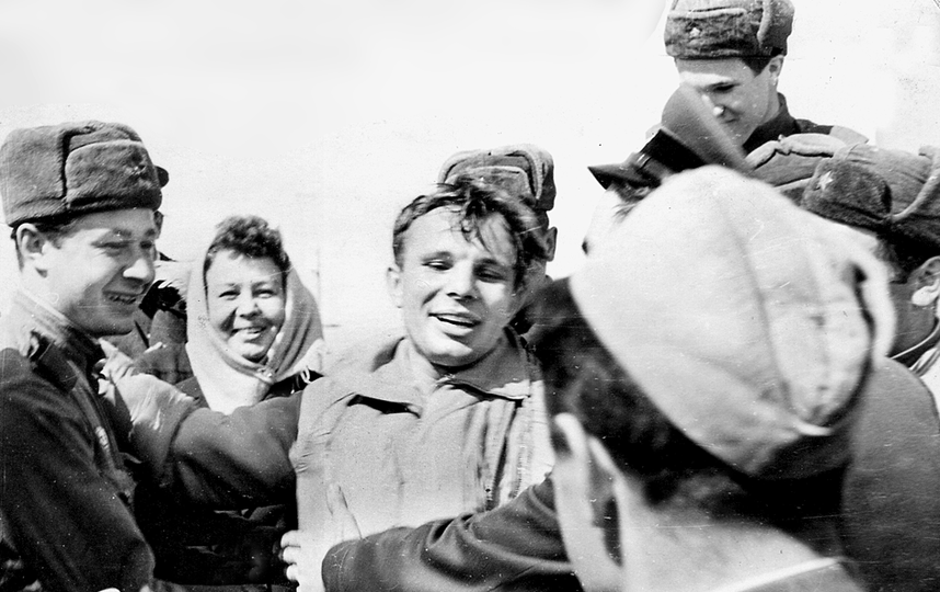 Когда приземлился гагарин. Приземление Гагарина 1961. Фото приземления Юрия Гагарина.