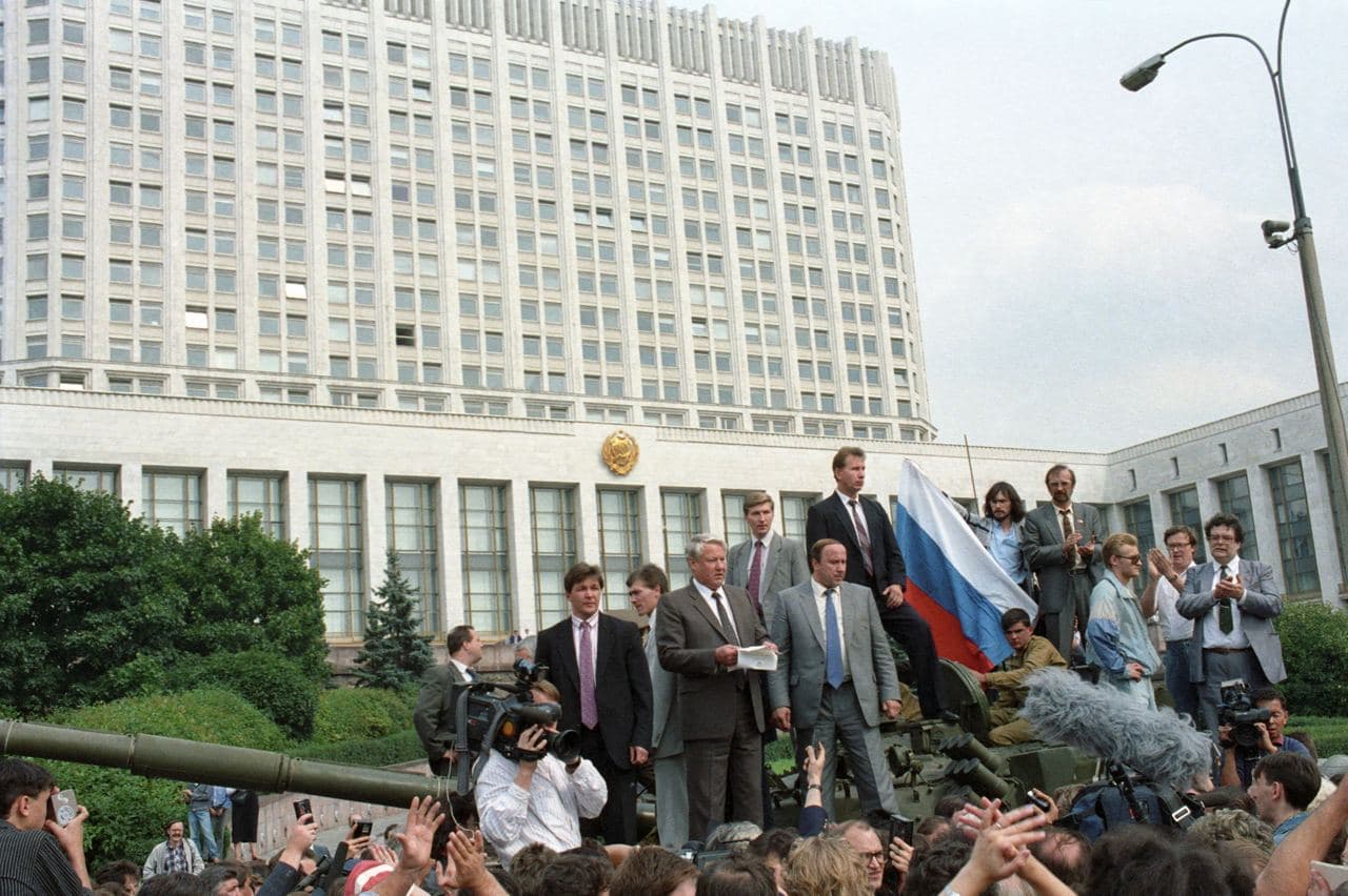 Речь Ельцина на танке в августе 1991-го»: в чём он обманул граждан СССР -  Русская семерка