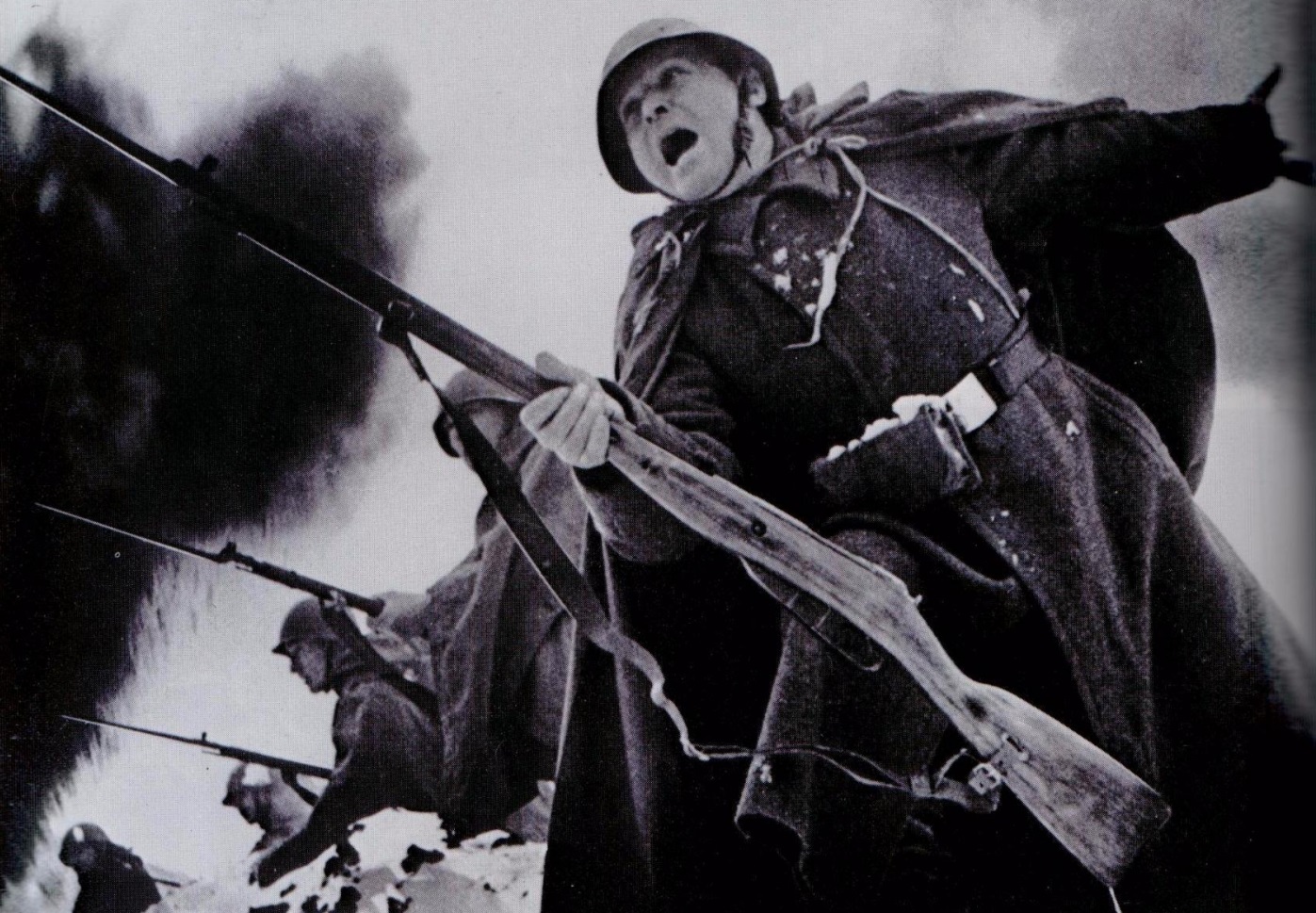 Кинуть клич. Солдат Великой Отечественной атака. Русский солдат на войне.