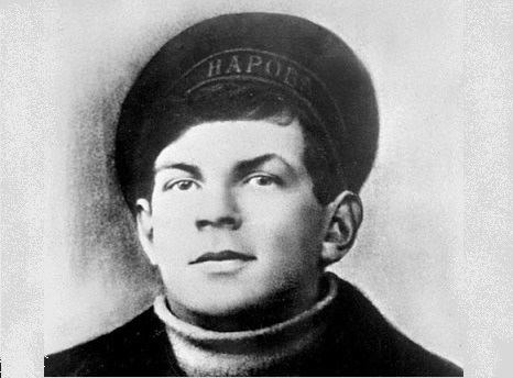 Матрос Железняк: за что большевики приговорили к расстрелу героя революции