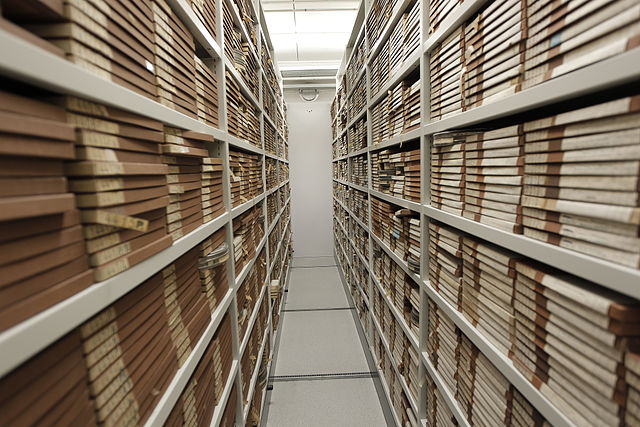 «Брали то, что им хотелось»: как в 90-е из исторического архива украли 5 тыс. документов