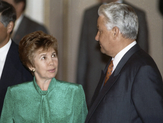 Вражда руководителей: из-за чего Горбачев обиделся на Ельцина