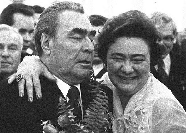 Брак длиной в 9 дней: почему Брежнев запретил дочери выходить замуж за иллюзиониста
