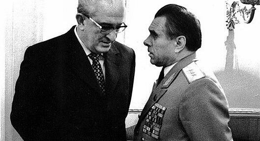 Тайна «бронированного портфеля» Брежнева: что забрал Андропов из кабинета генсека после его смерти