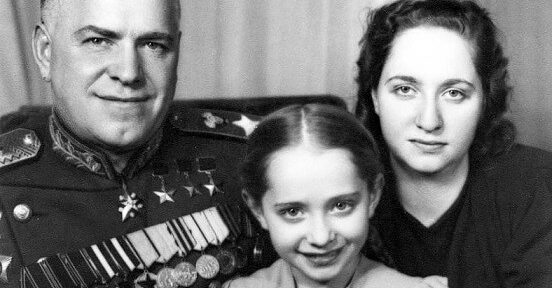 Любовный треугольник Жукова: какое заявление написала на «маршала Победы» его первая жена