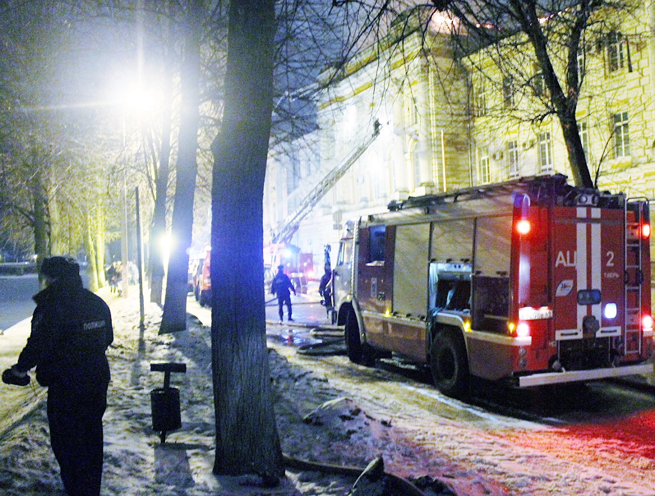 Пожар на наставников. Пожар на Кавказском бульваре. Пожар в Тихорецке 04.01.2023. Пожар на поэтическом бульваре. Отрадное пожар Северный бульвар.