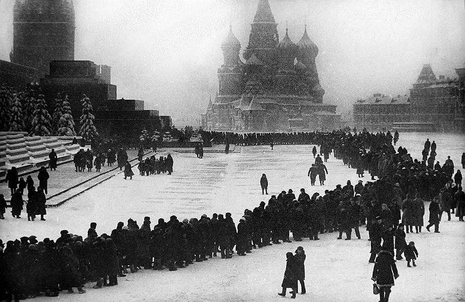 Московский мировой. Митрофан Никитин 1934. 1 Мая 1934 Москва мавзолей. Мавзолей Ленина 1942. Марки 1934 мавзолей Ленина.