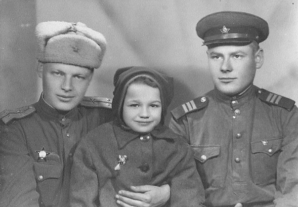 Вера Иванова: за какой подвиг восьмилетнюю дочь полка наградили медалью «За боевые заслуги»