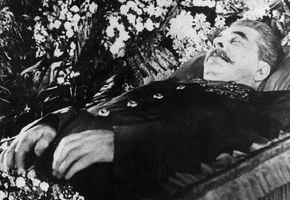 Тысячи профессиональных плакальщиц: что не так было с похоронами Сталина