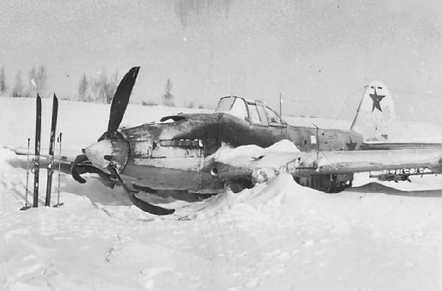 Сбит в тылу врага: что обязан был сделать советский лётчик в этом случае
