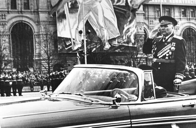 Парад Победы 1965 года: каким несуществующим оружием СССР так напугал США