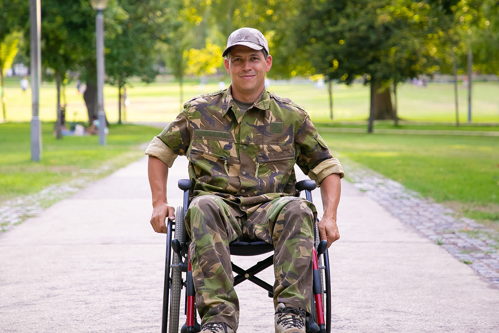 Военная травма инвалид 3 группы. Военнослужащие инвалиды. Инвалид в военной форме. Калеки в камуфляже.