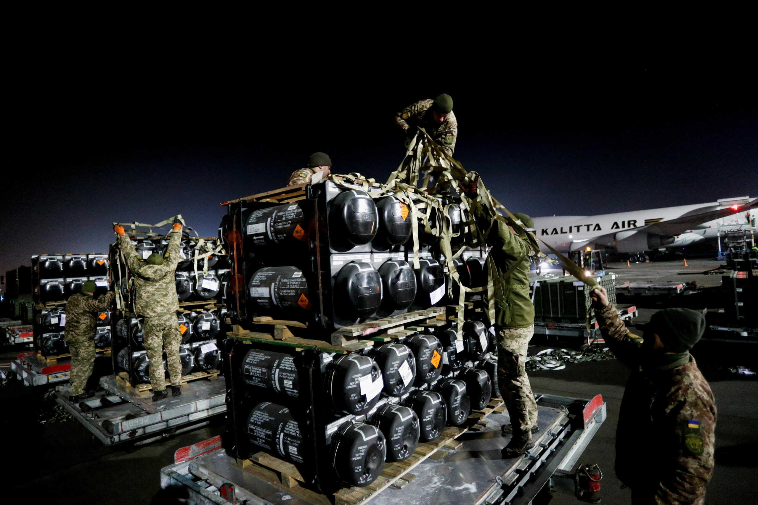 Пентагон: 12% военных поставок США Украине оказались просроченными или неучтенными