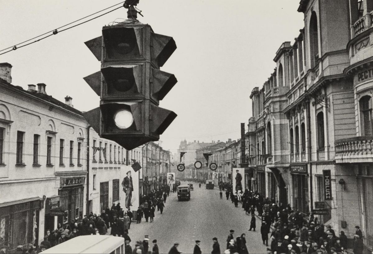 1930 - Первый в Москве светофор