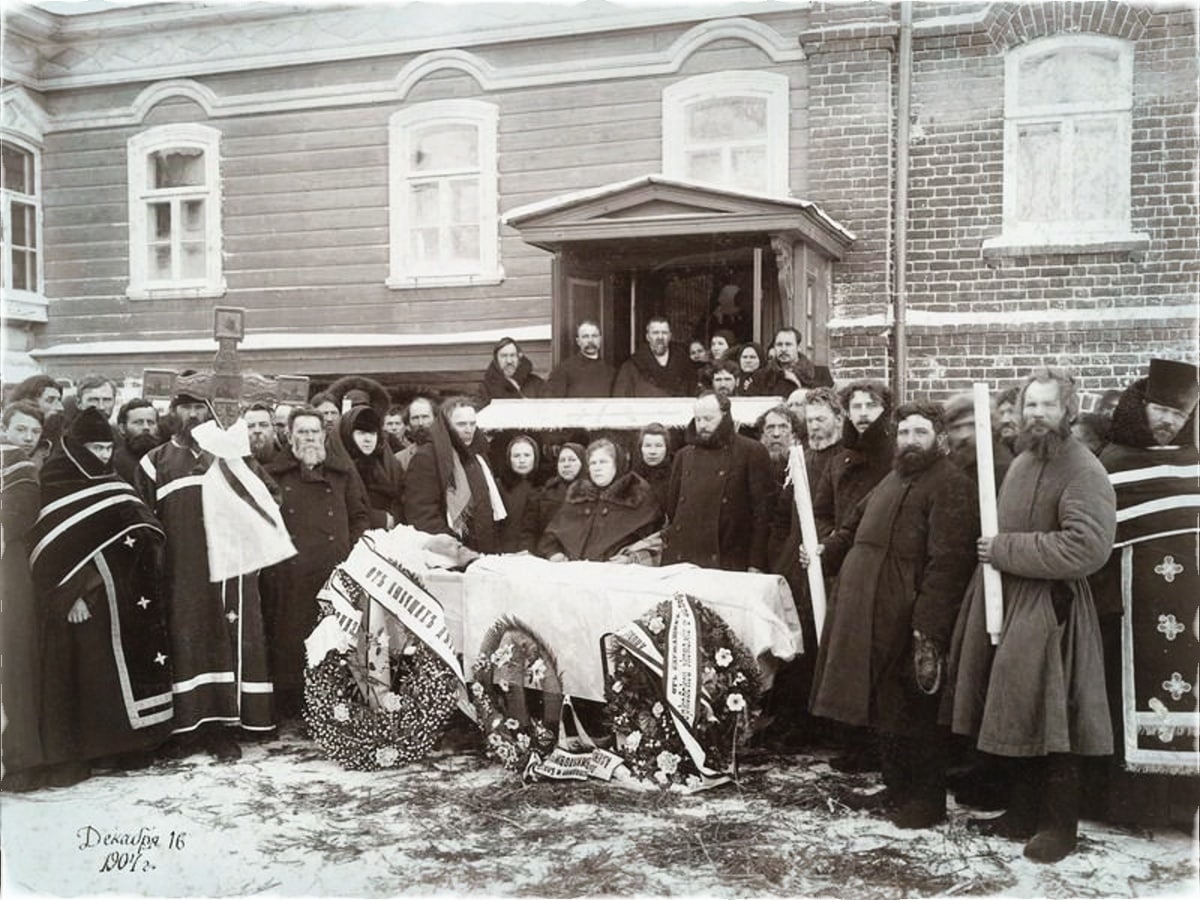 Фото похорон человека. Крестьянские похороны. Погребение старообрядцев.