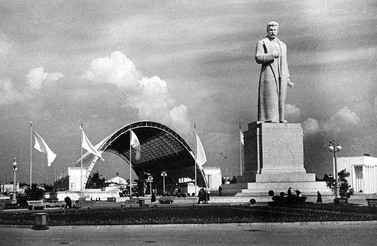 Памятник сталину на вднх фото