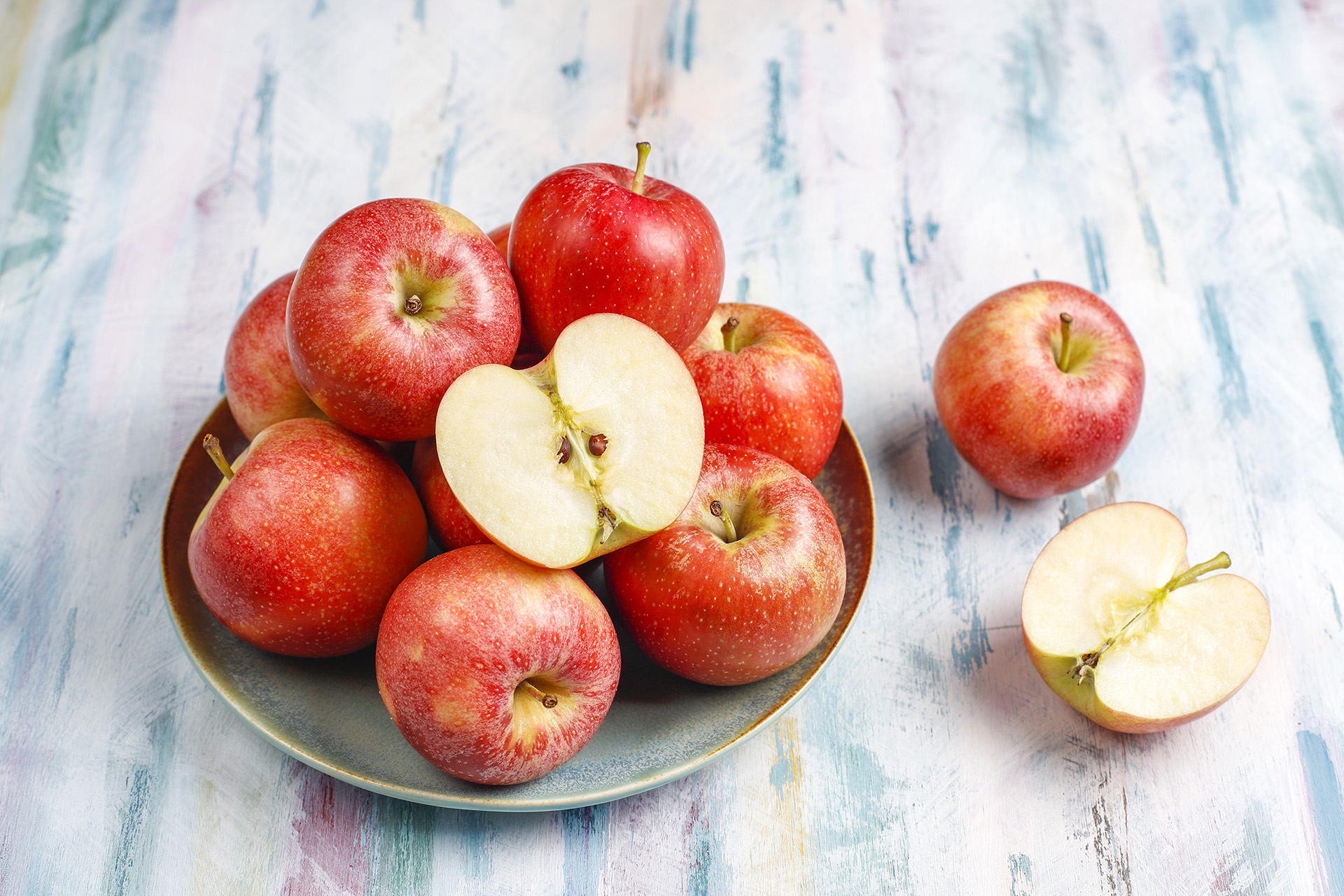 Можно ли есть яблоки утром. Яблоки без косточек. Красное яблоко очень сочное. Энви яблоки. Фото jpeg яблоки Делишес мест.